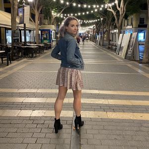 Meet your Posher, Cailey a.